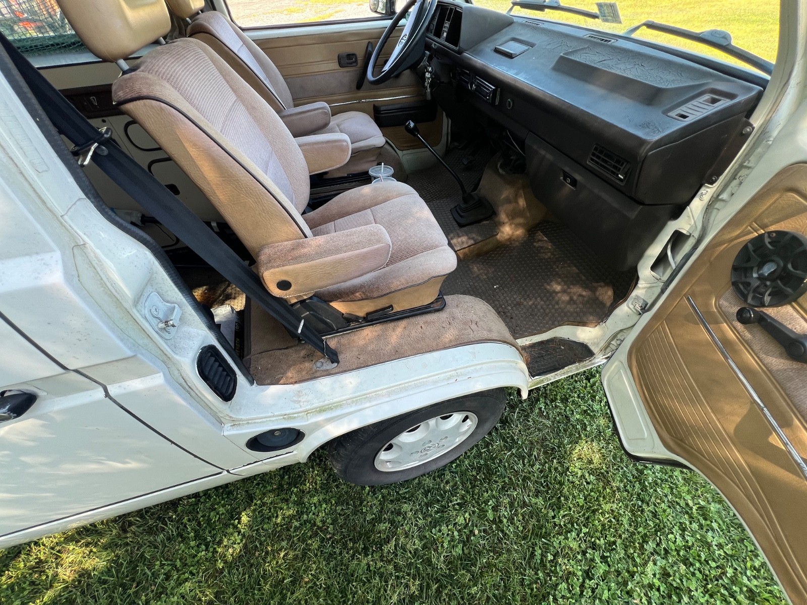 Volkswagen-BusVanagon-1987-camper-4