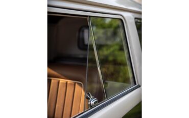 Volkswagen-Double-cab-1965-Creamblk-cherry-Cream-9