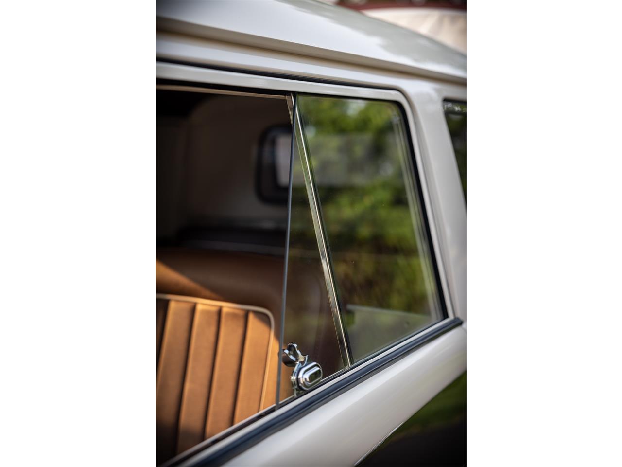 Volkswagen-Double-cab-1965-Creamblk-cherry-Cream-9