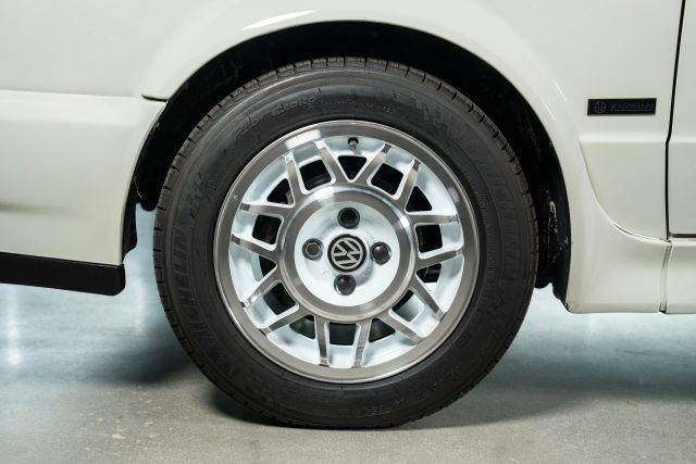 Volkswagen-Golf-1992-11