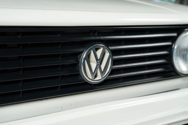 Volkswagen-Golf-1992-17