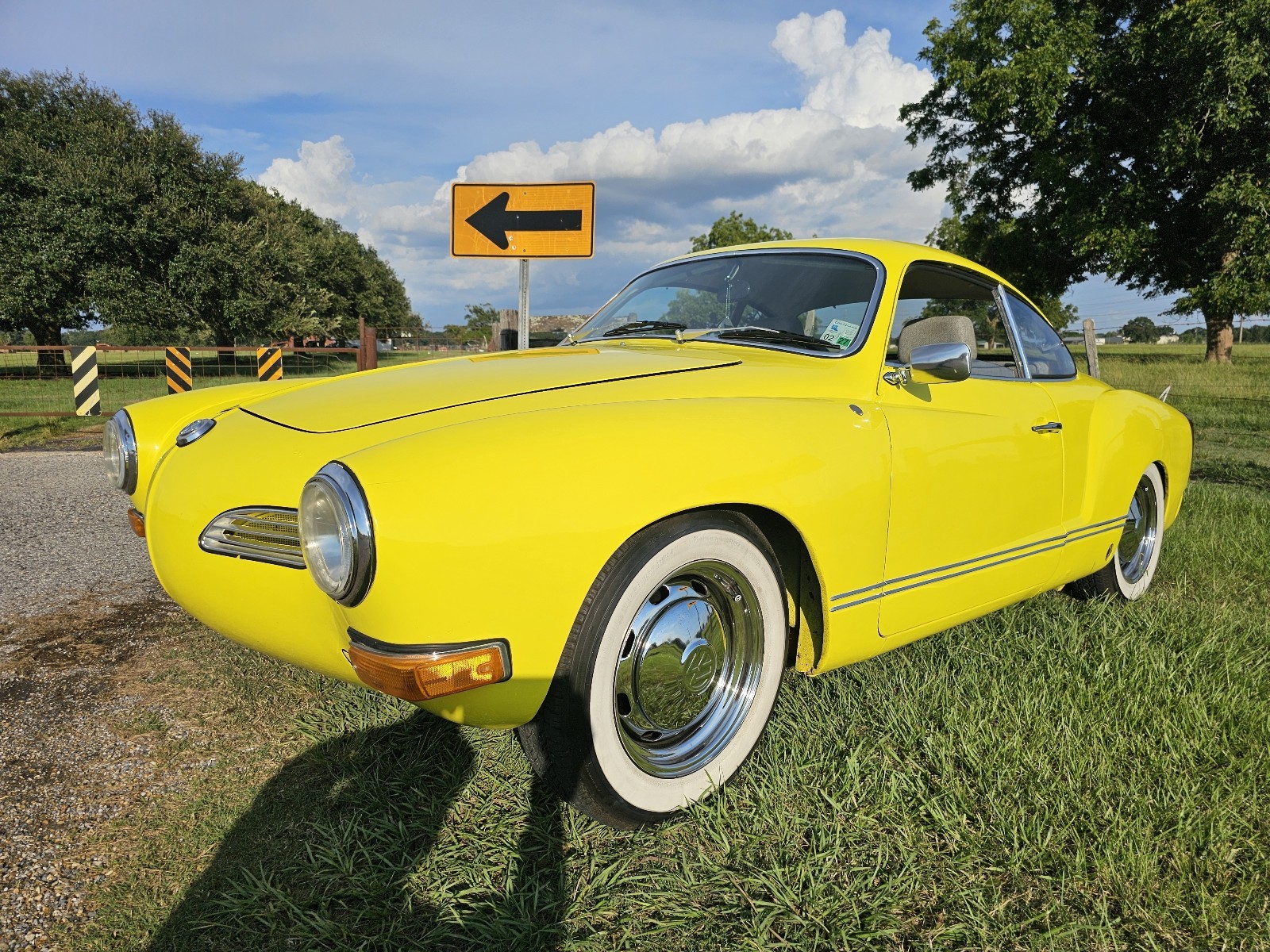 Volkswagen-Karmann-Ghia-1600-Coupe-1972-11