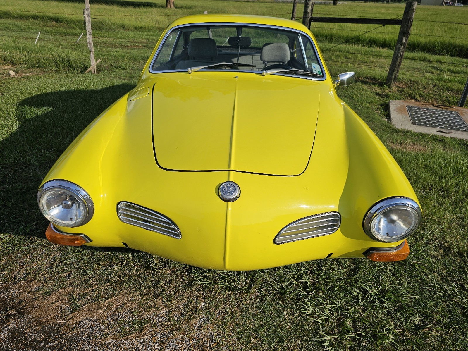 Volkswagen-Karmann-Ghia-1600-Coupe-1972-12