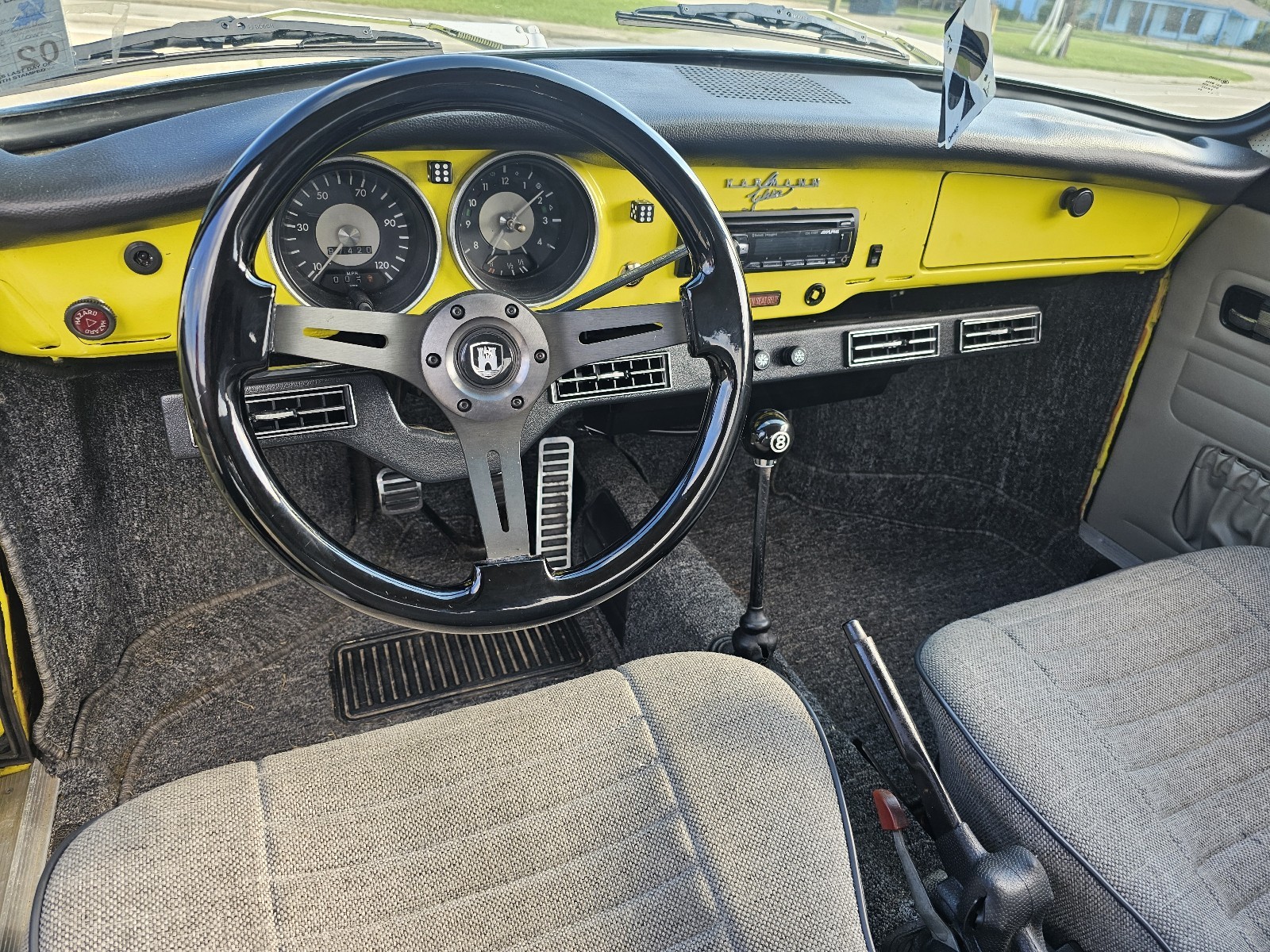 Volkswagen-Karmann-Ghia-1600-Coupe-1972-17