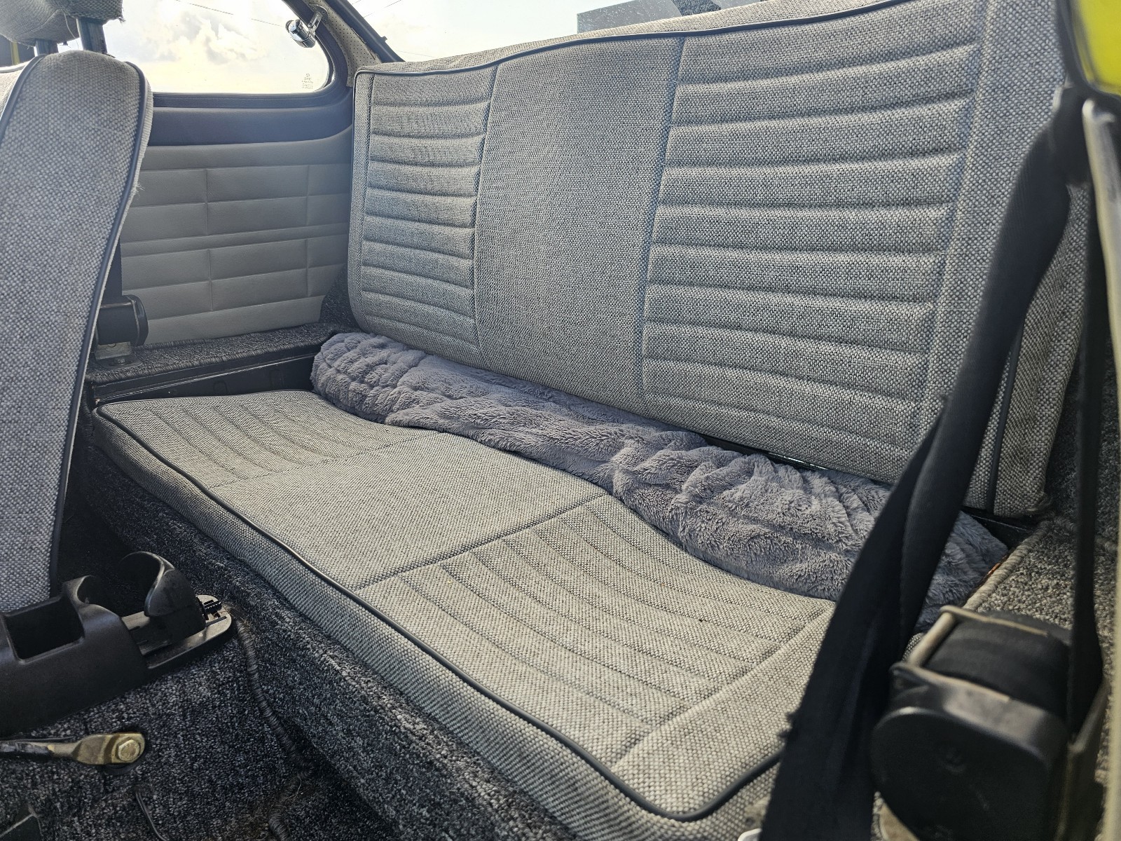 Volkswagen-Karmann-Ghia-1600-Coupe-1972-18