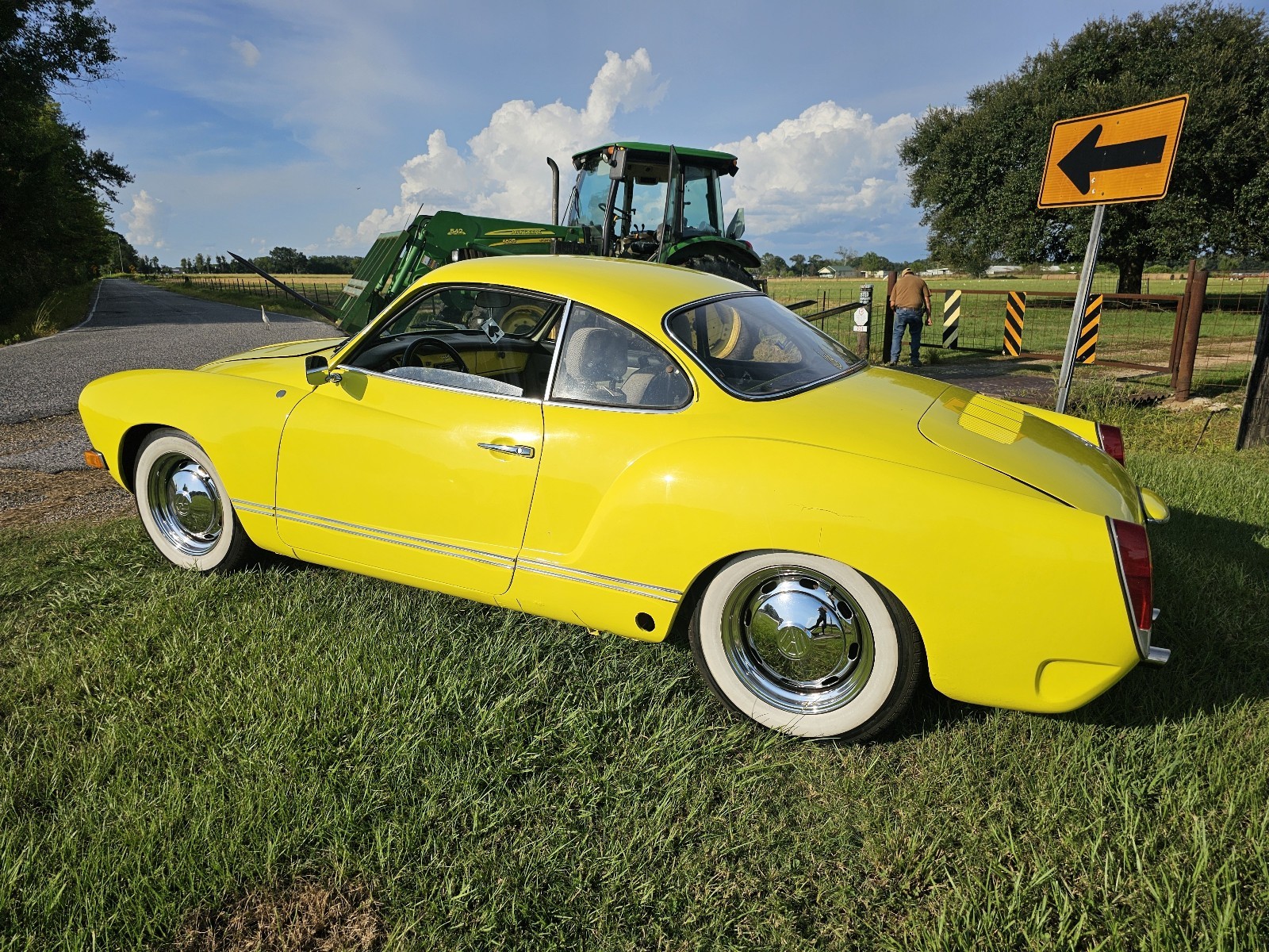 Volkswagen-Karmann-Ghia-1600-Coupe-1972-2