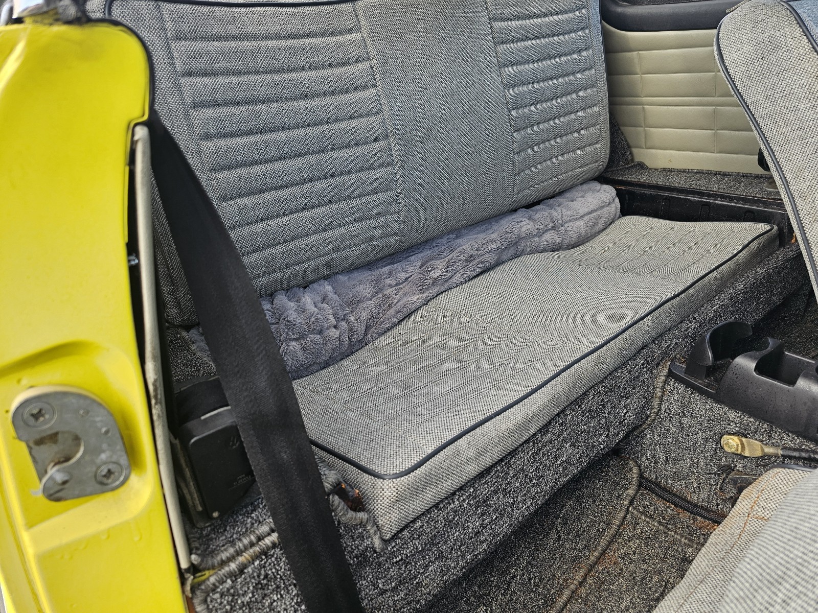 Volkswagen-Karmann-Ghia-1600-Coupe-1972-23