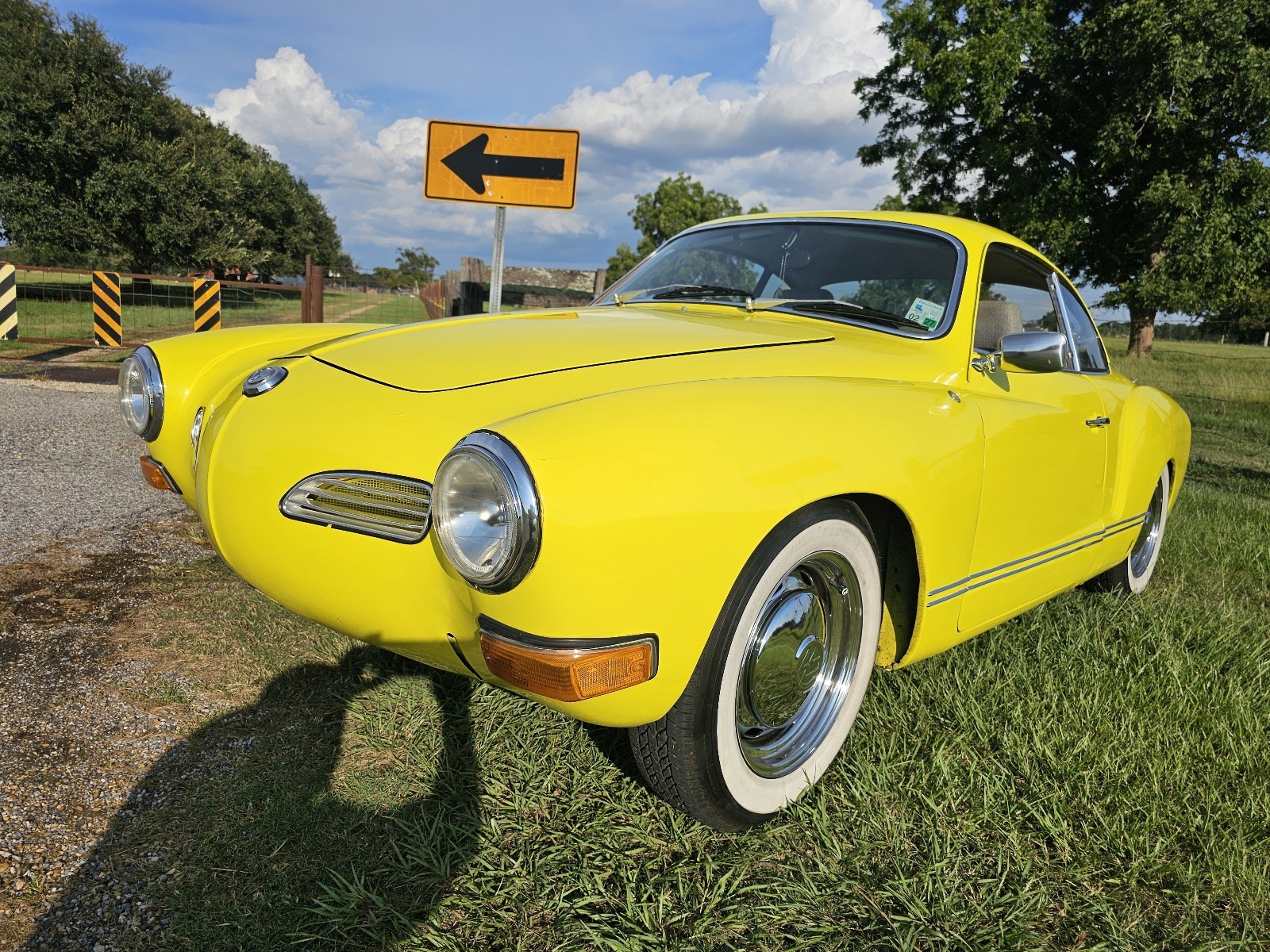 Volkswagen-Karmann-Ghia-1600-Coupe-1972-3