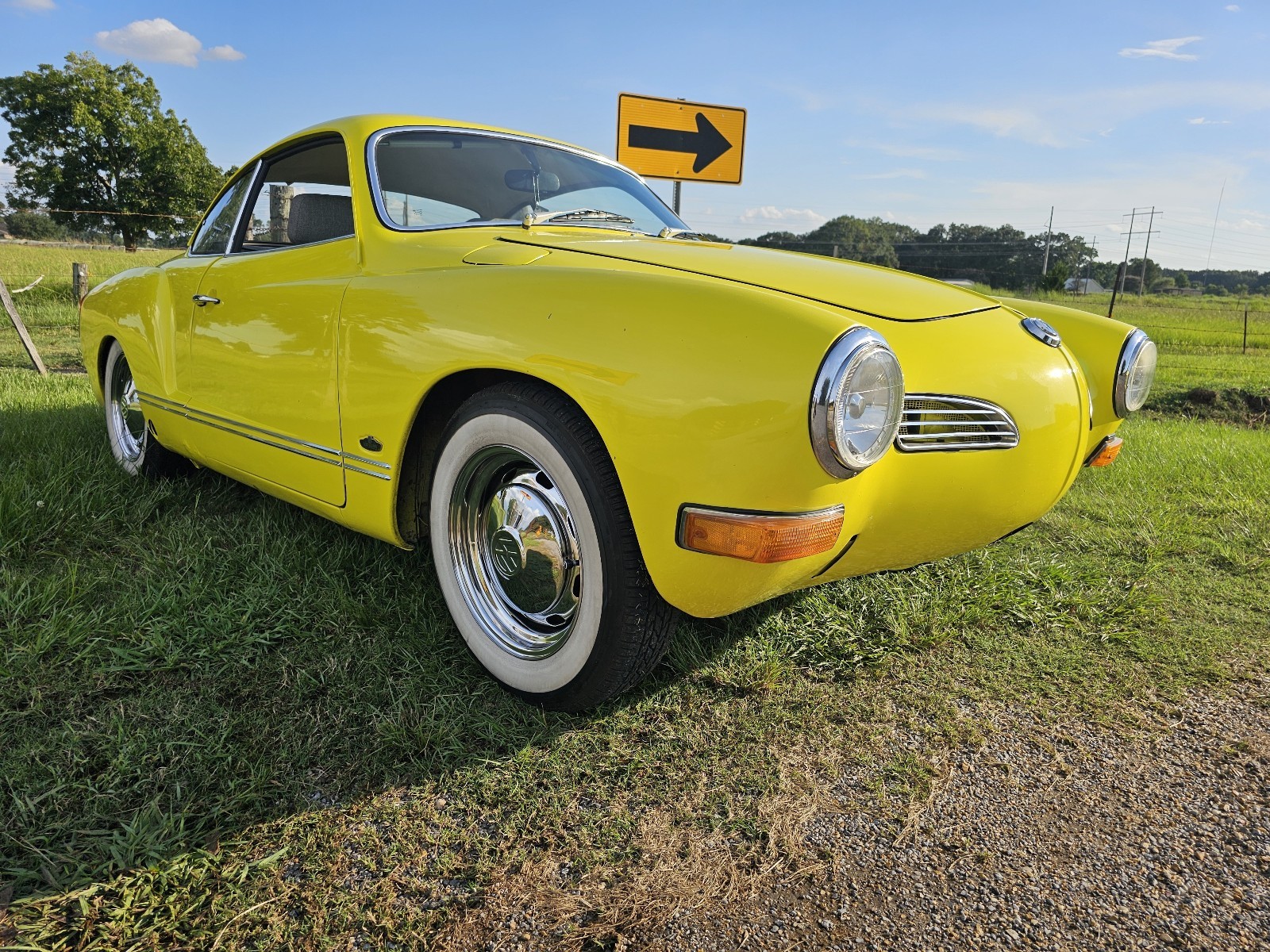 Volkswagen-Karmann-Ghia-1600-Coupe-1972-5