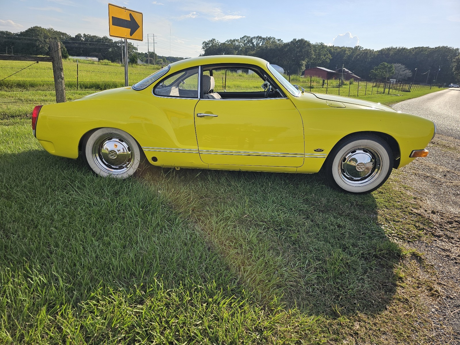Volkswagen-Karmann-Ghia-1600-Coupe-1972-6