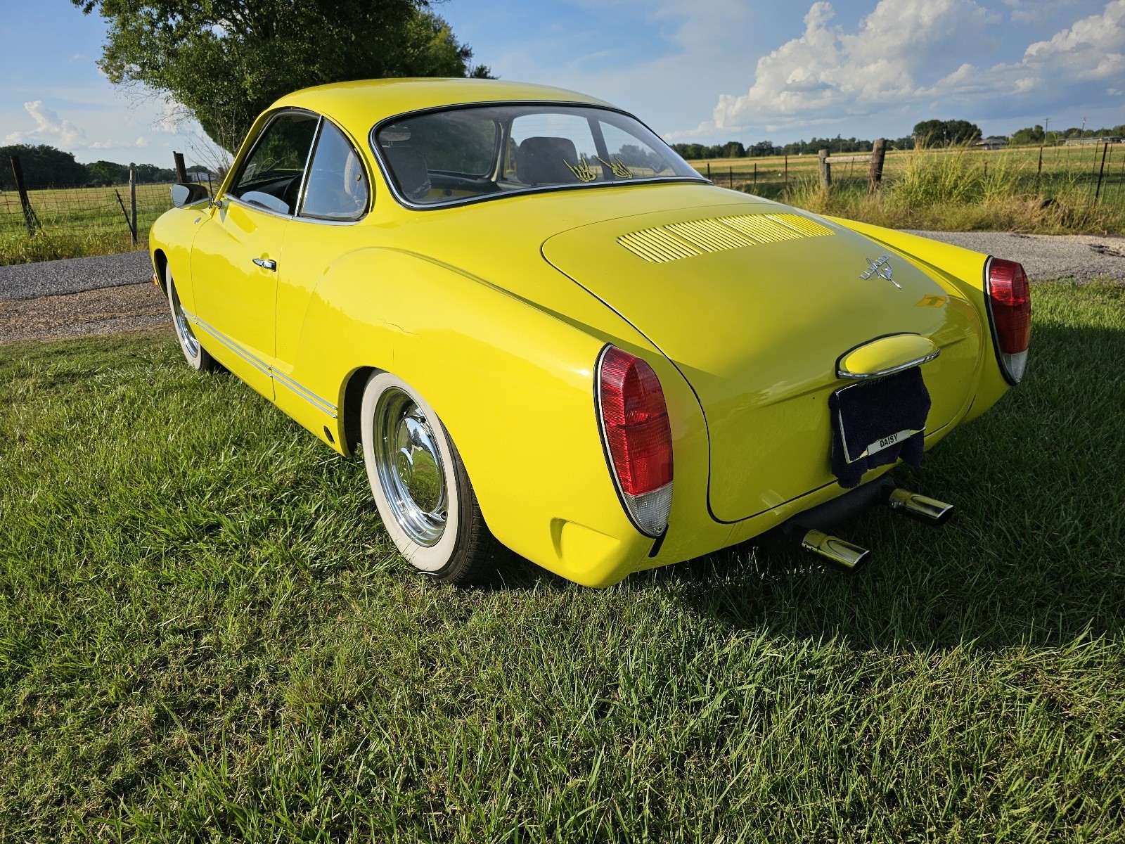Volkswagen-Karmann-Ghia-1600-Coupe-1972-9