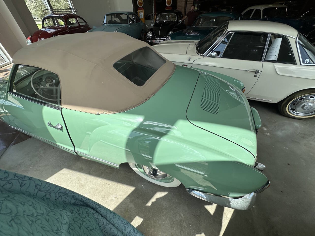 Volkswagen-Karmann-Ghia-1959-Coupe-2