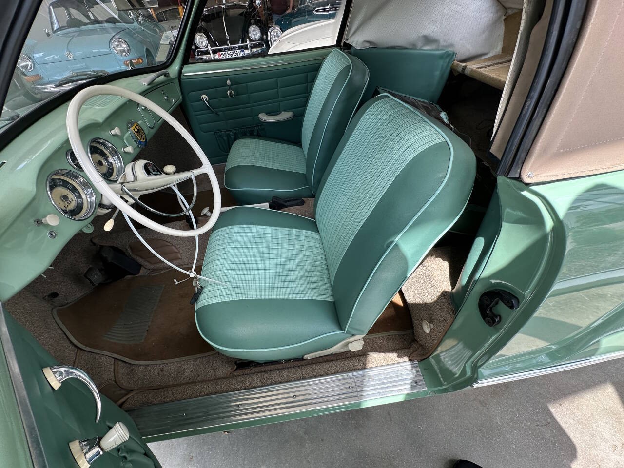 Volkswagen-Karmann-Ghia-1959-Coupe-3
