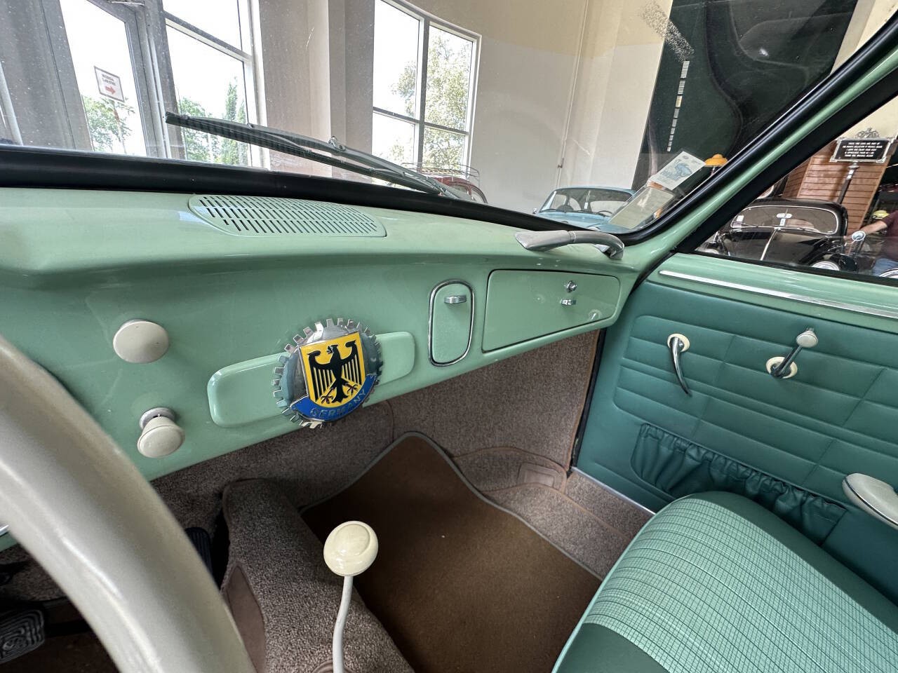 Volkswagen-Karmann-Ghia-1959-Coupe-6