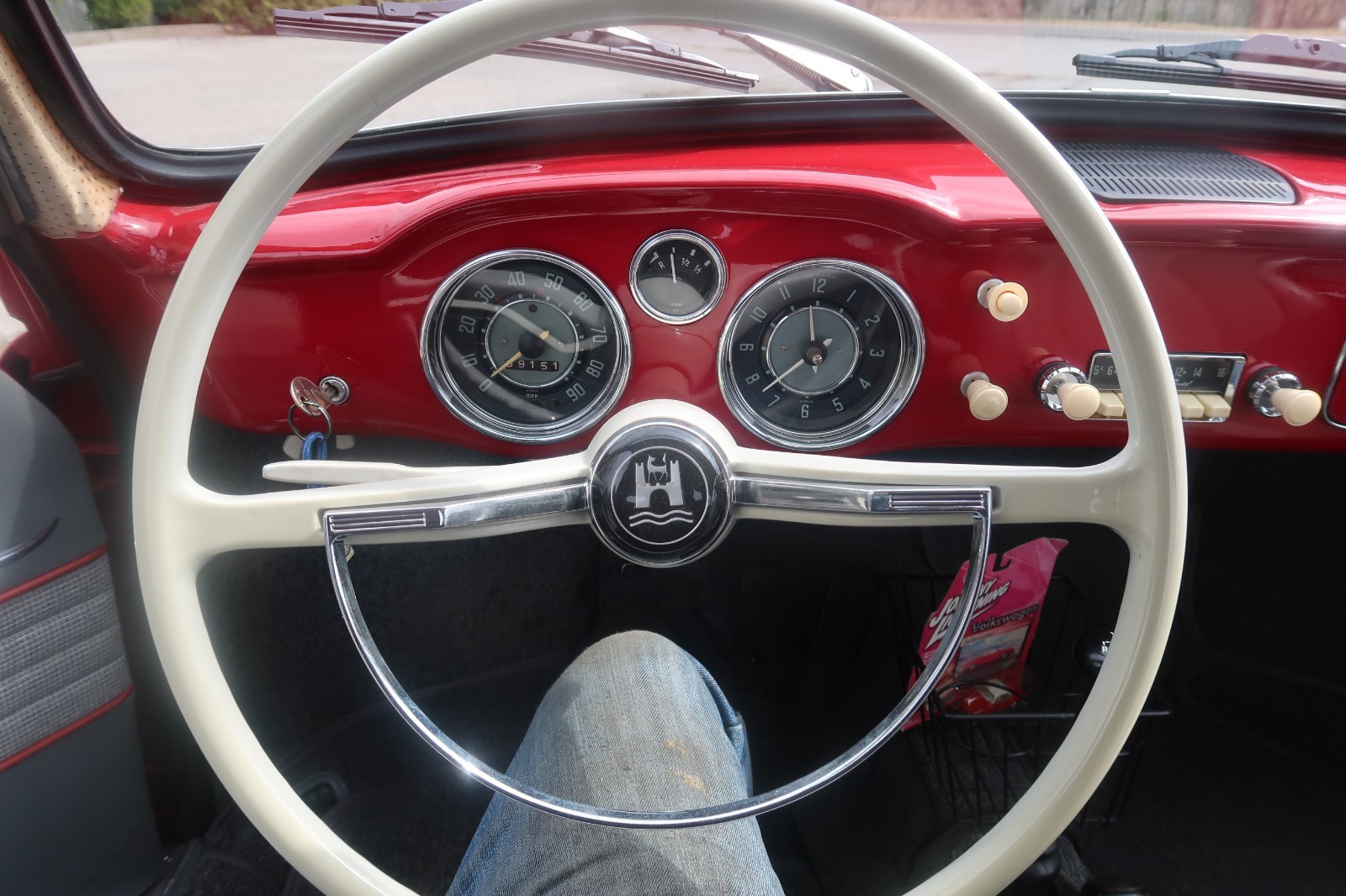 Volkswagen-Karmann-Ghia-1963-Coupe-10