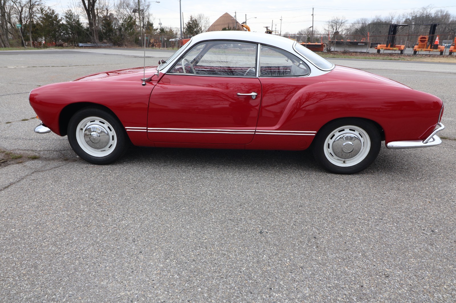 Volkswagen-Karmann-Ghia-1963-Coupe-2