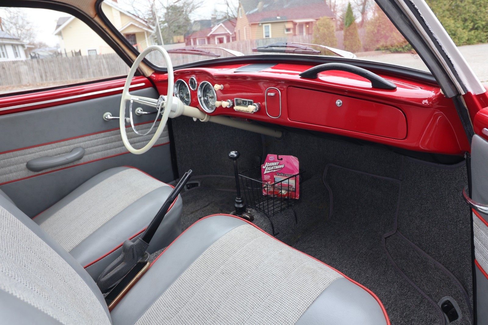 Volkswagen-Karmann-Ghia-1963-Coupe-5