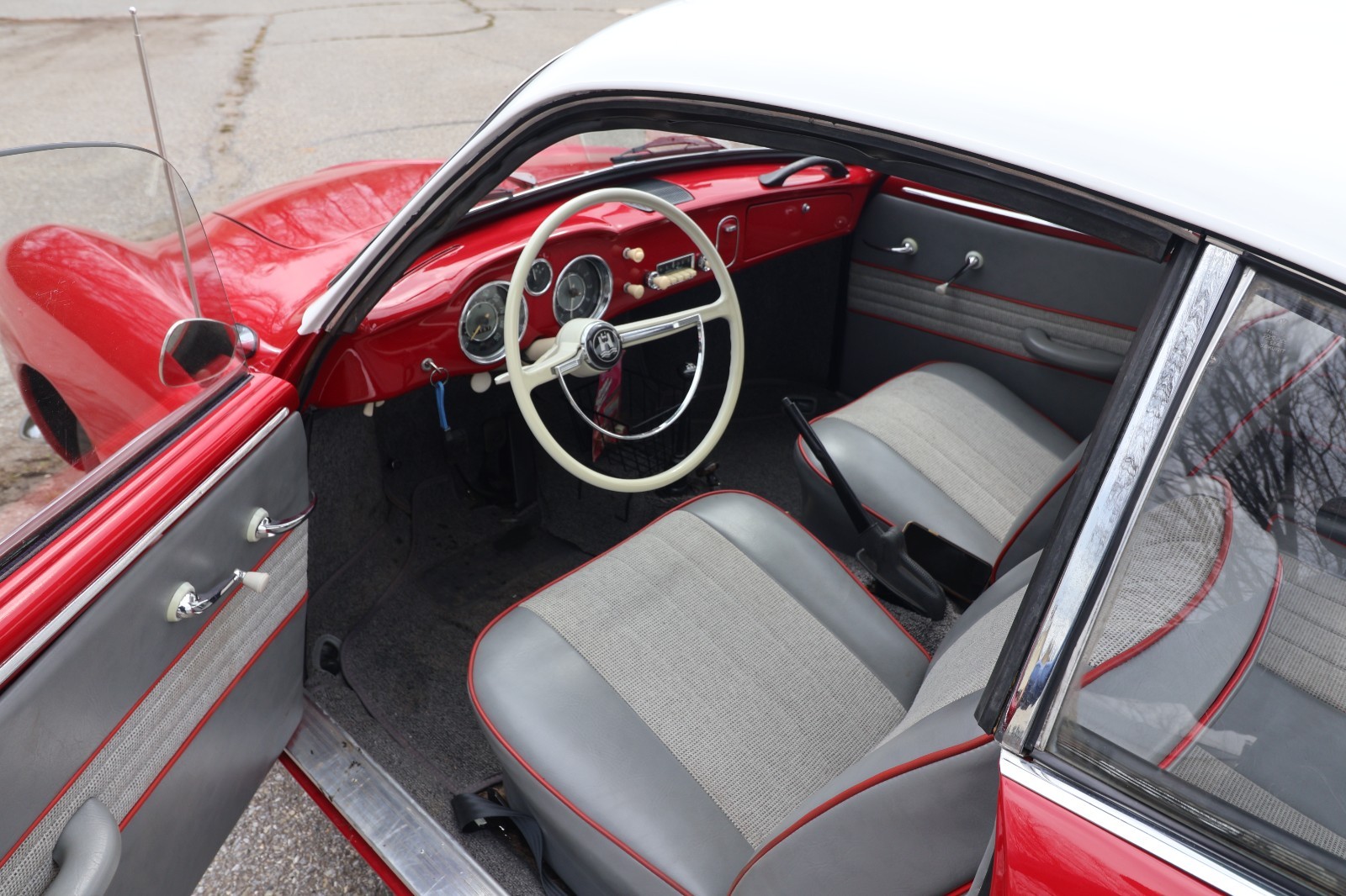 Volkswagen-Karmann-Ghia-1963-Coupe-6