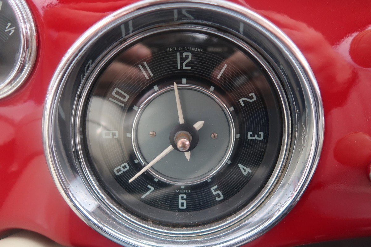 Volkswagen-Karmann-Ghia-1963-Coupe-8