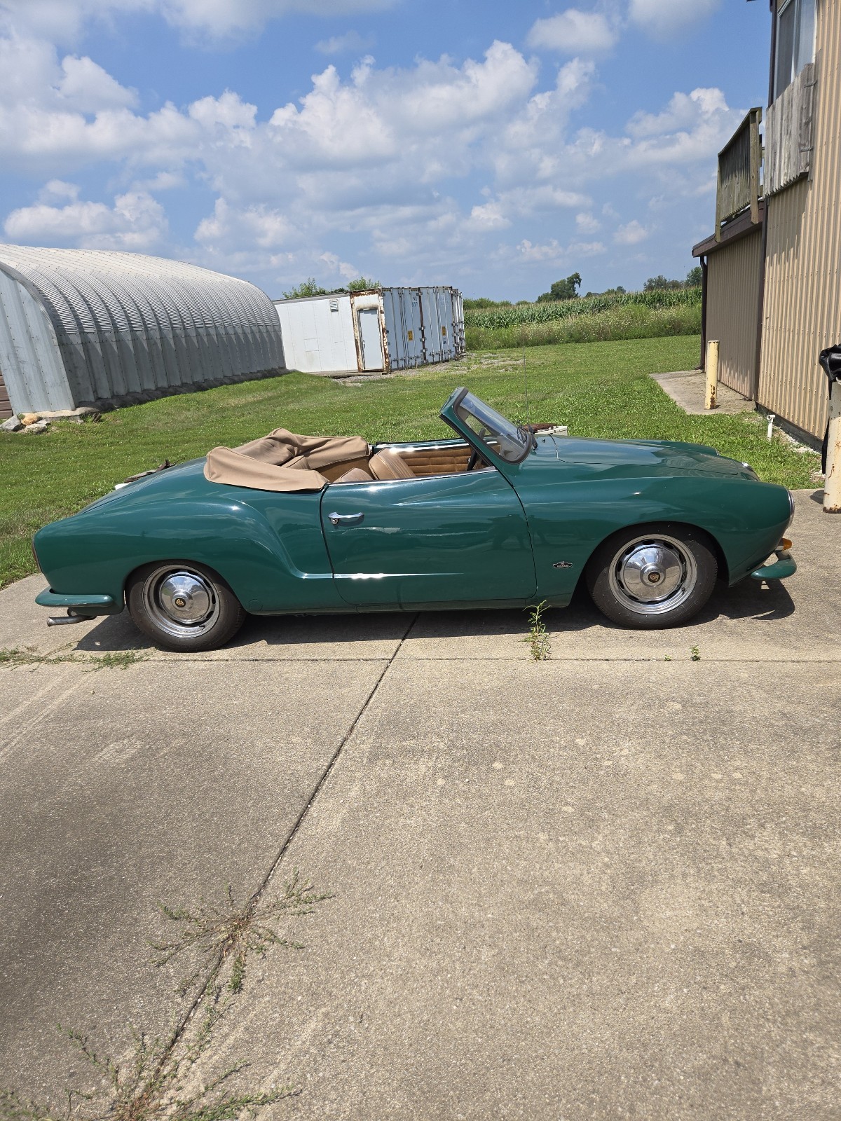 Volkswagen-Karmann-Ghia-1965-1
