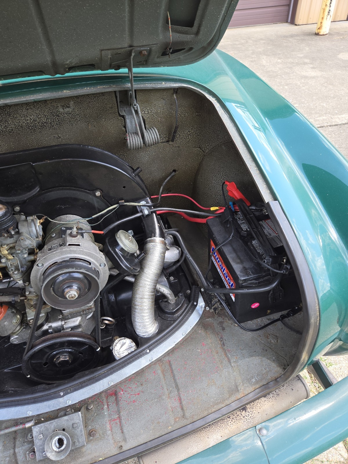 Volkswagen-Karmann-Ghia-1965-18