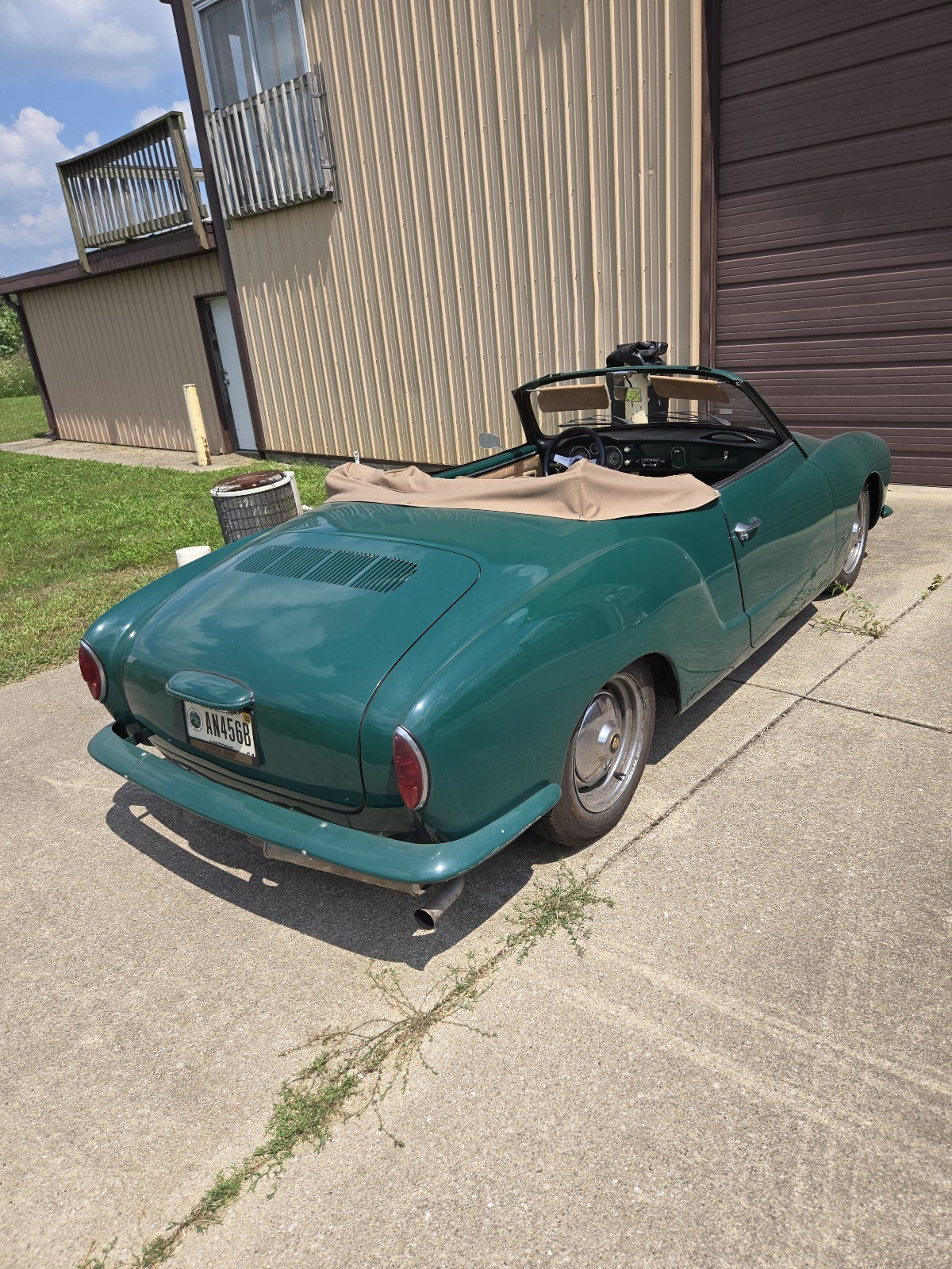 Volkswagen-Karmann-Ghia-1965-2