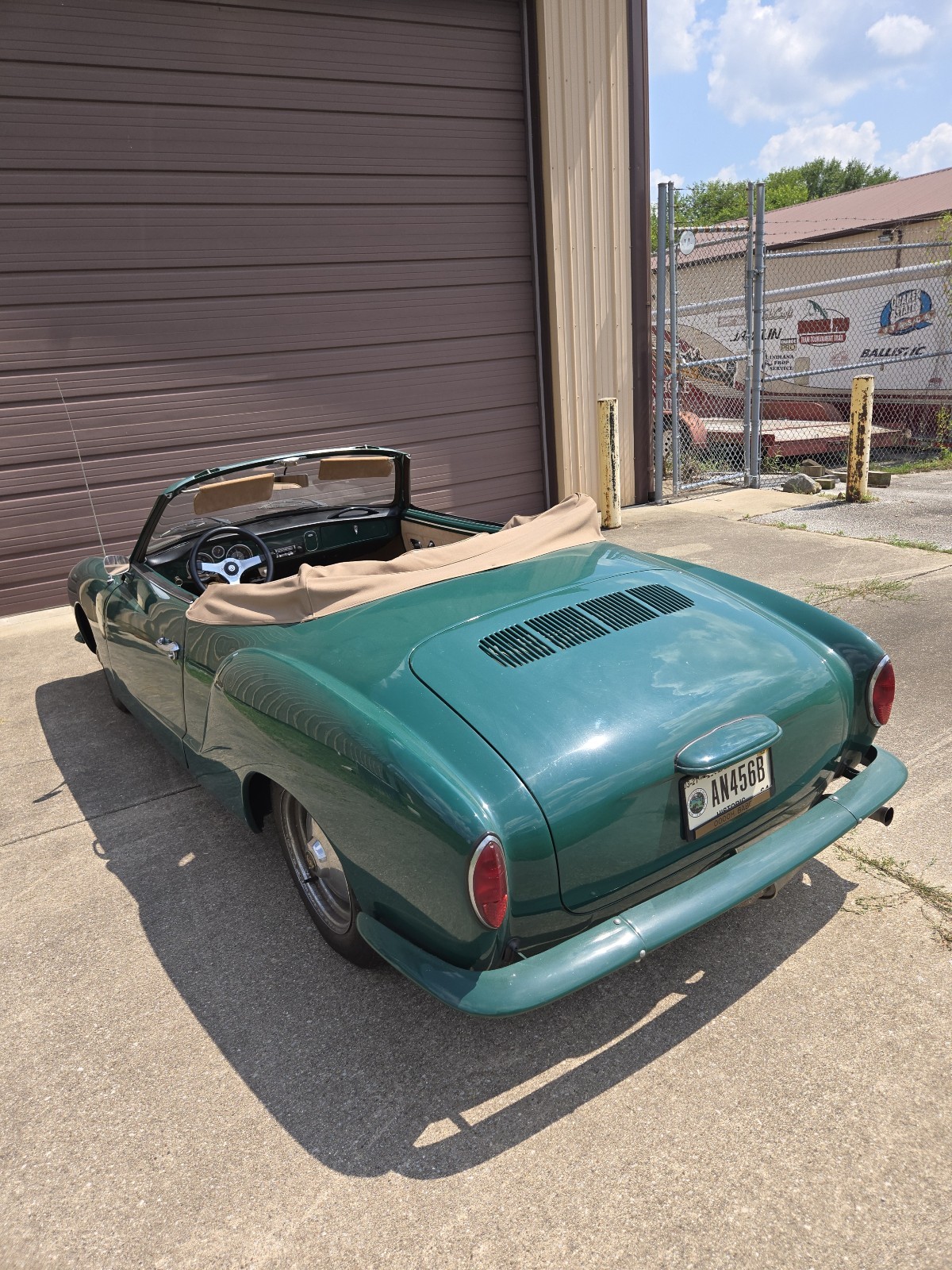 Volkswagen-Karmann-Ghia-1965-4