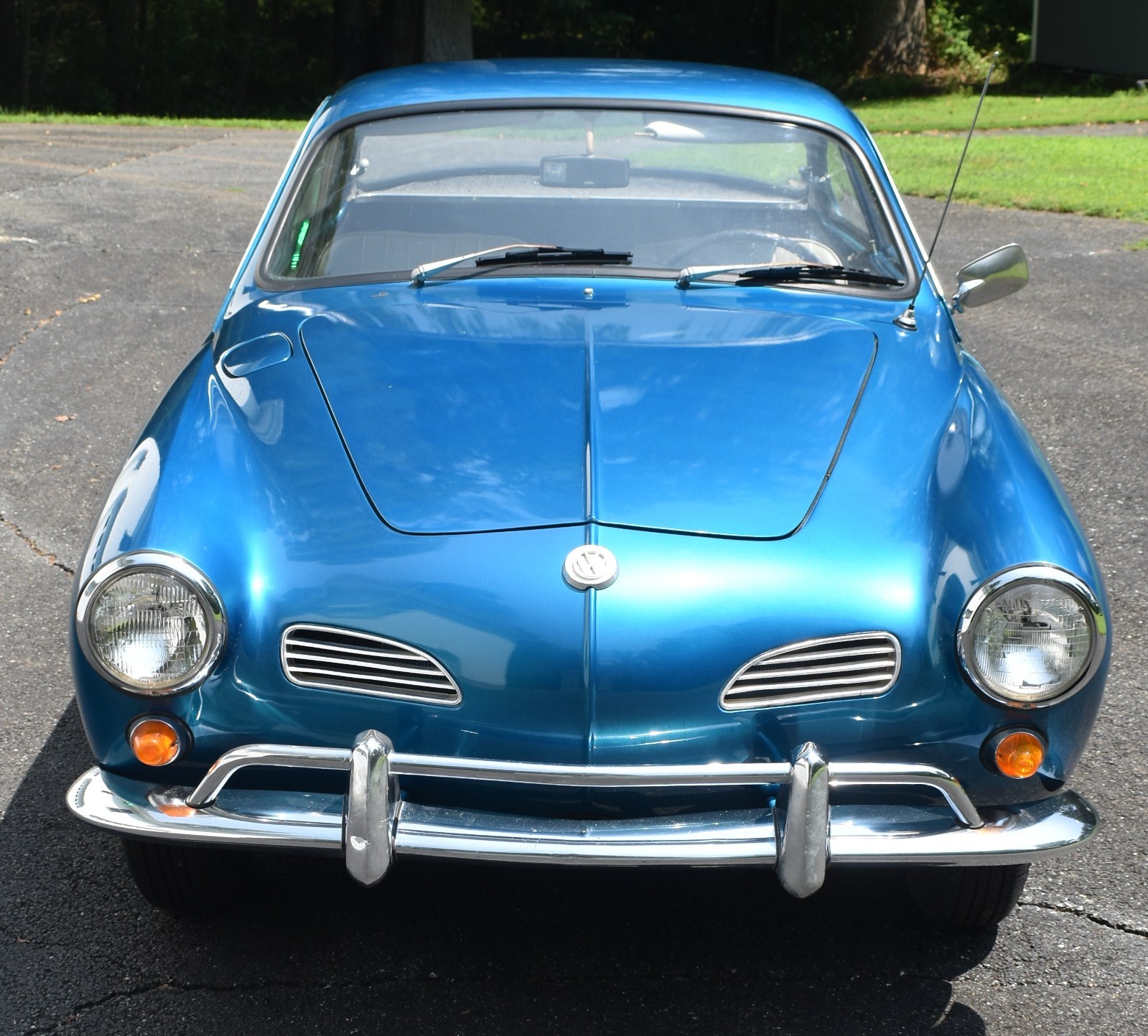 Volkswagen-Karmann-Ghia-1969-Coupe-10