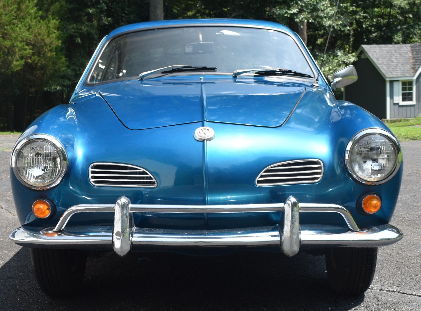 Volkswagen-Karmann-Ghia-1969-Coupe-11