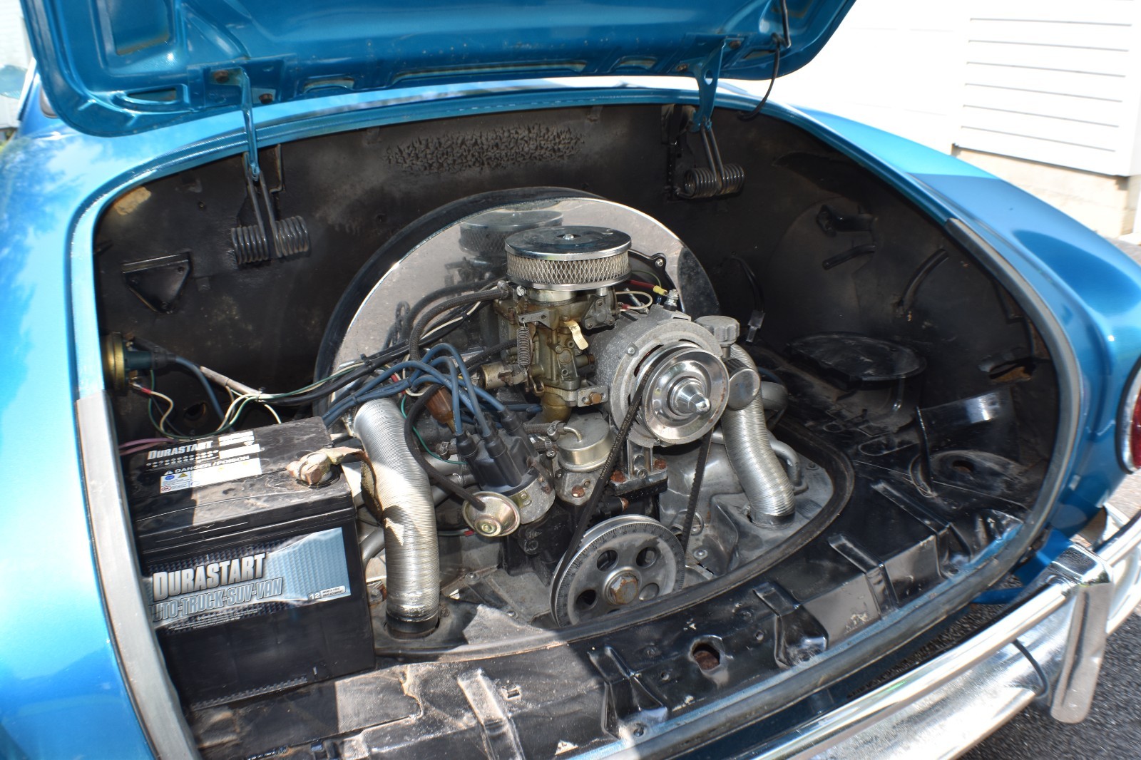 Volkswagen-Karmann-Ghia-1969-Coupe-13