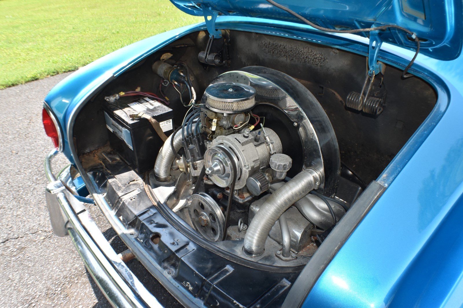 Volkswagen-Karmann-Ghia-1969-Coupe-14