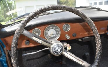 Volkswagen-Karmann-Ghia-1969-Coupe-17