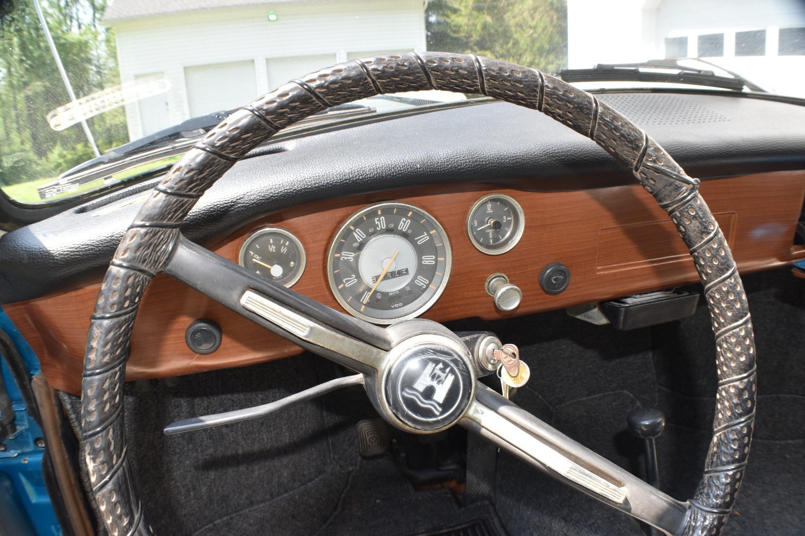Volkswagen-Karmann-Ghia-1969-Coupe-17