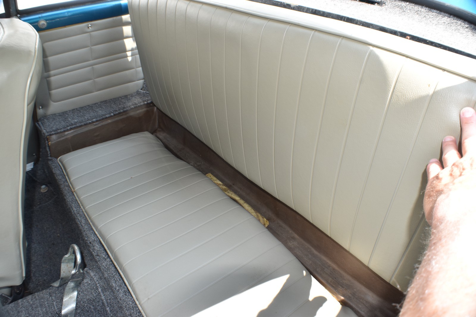 Volkswagen-Karmann-Ghia-1969-Coupe-21