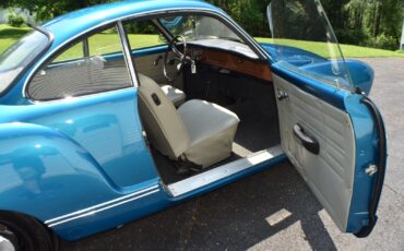 Volkswagen-Karmann-Ghia-1969-Coupe-22