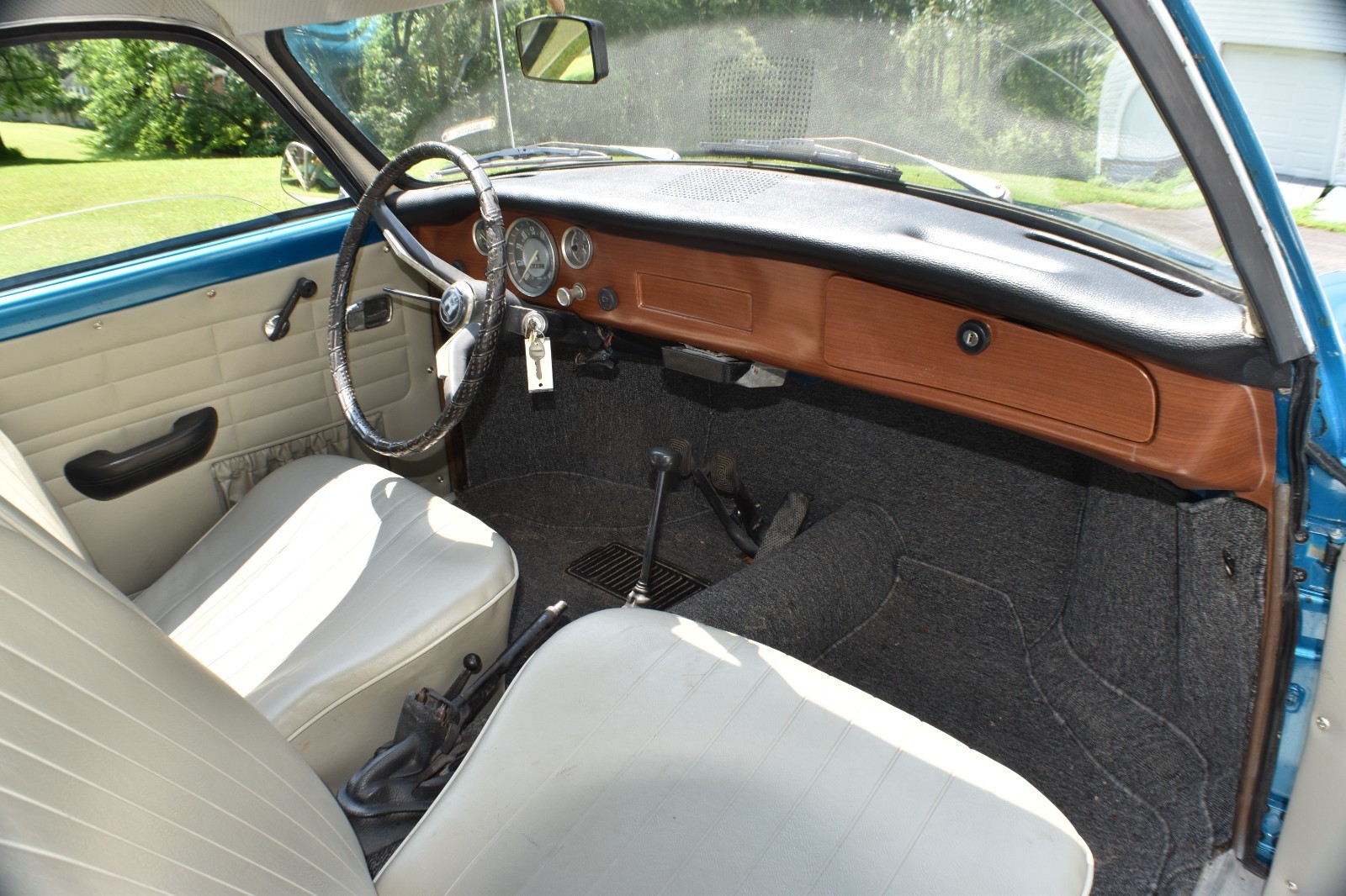 Volkswagen-Karmann-Ghia-1969-Coupe-23