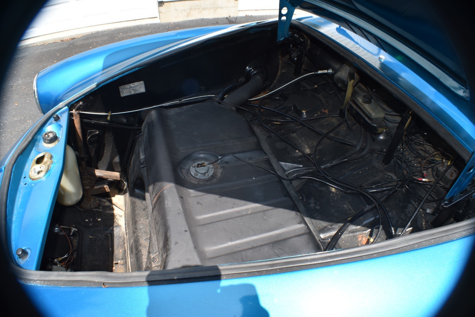 Volkswagen-Karmann-Ghia-1969-Coupe-28