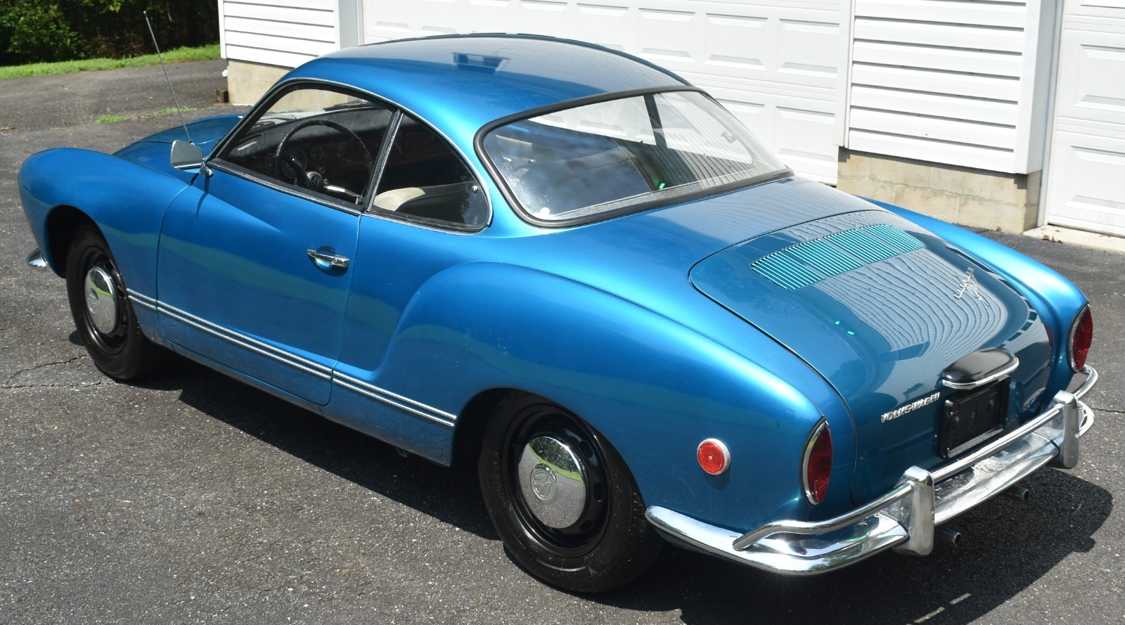 Volkswagen-Karmann-Ghia-1969-Coupe-3