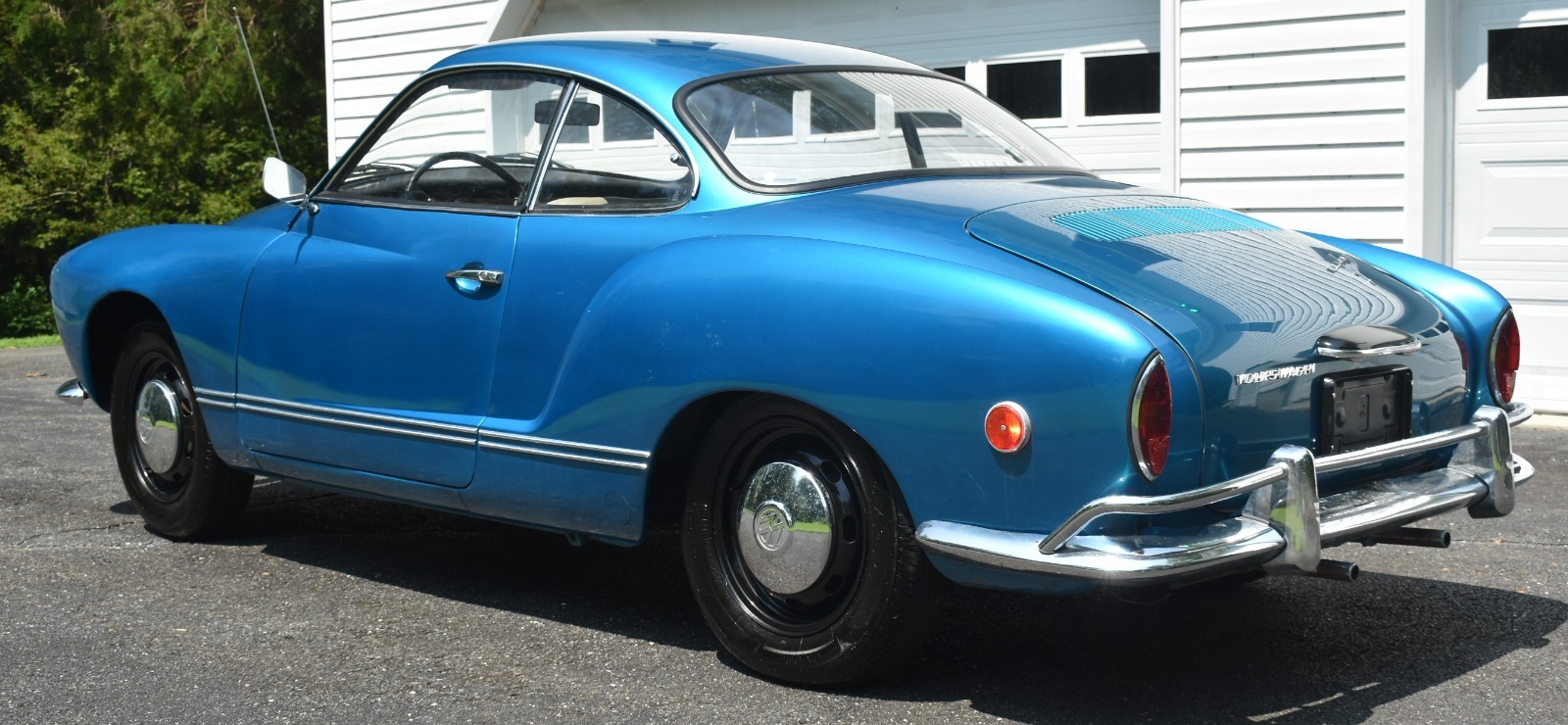 Volkswagen-Karmann-Ghia-1969-Coupe-4
