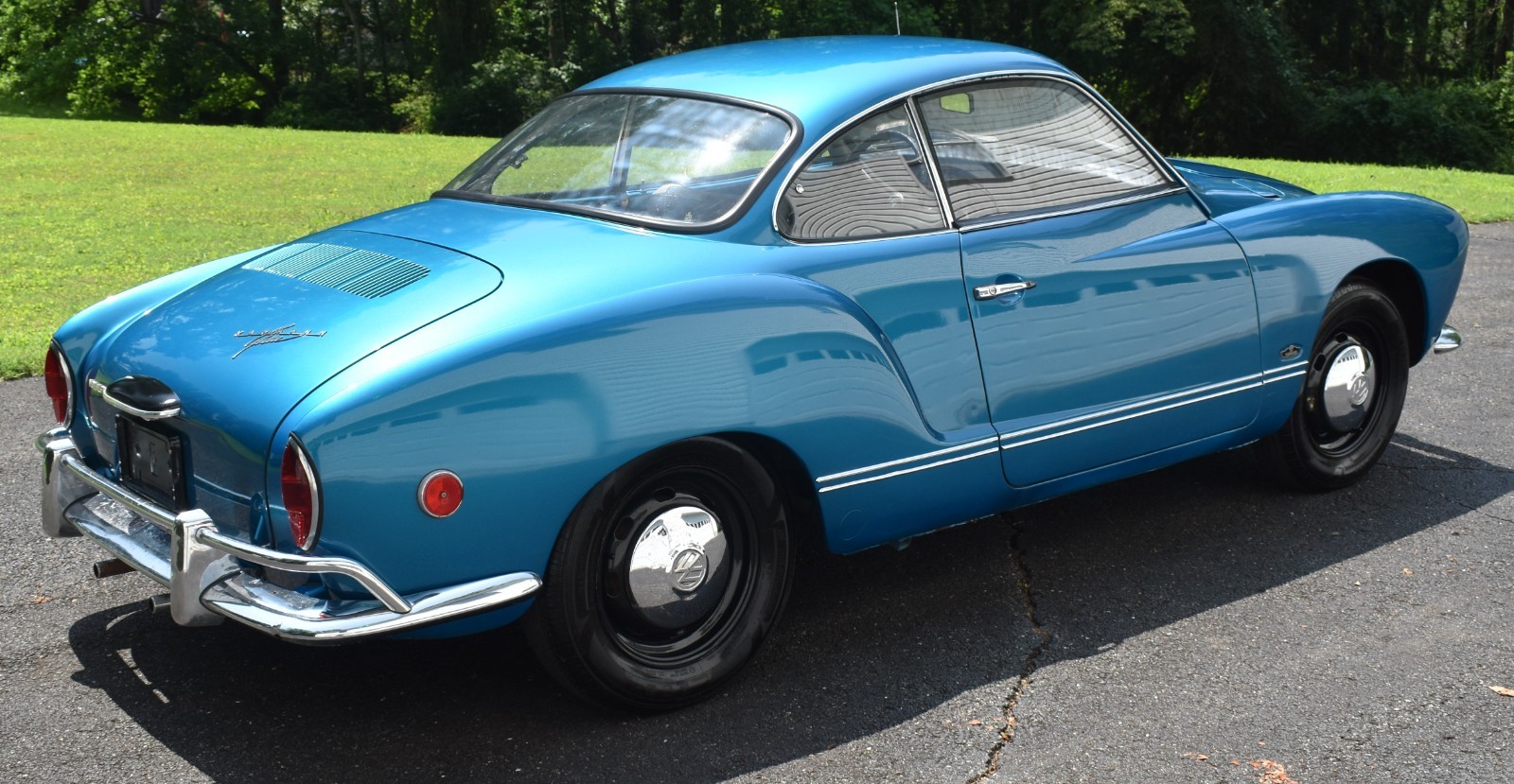 Volkswagen-Karmann-Ghia-1969-Coupe-6