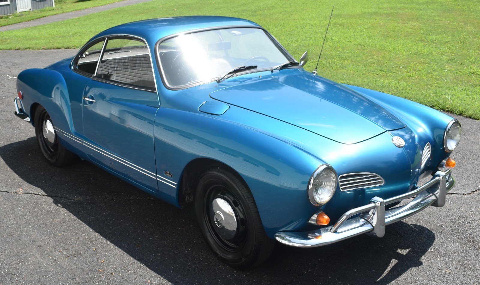 Volkswagen-Karmann-Ghia-1969-Coupe-8