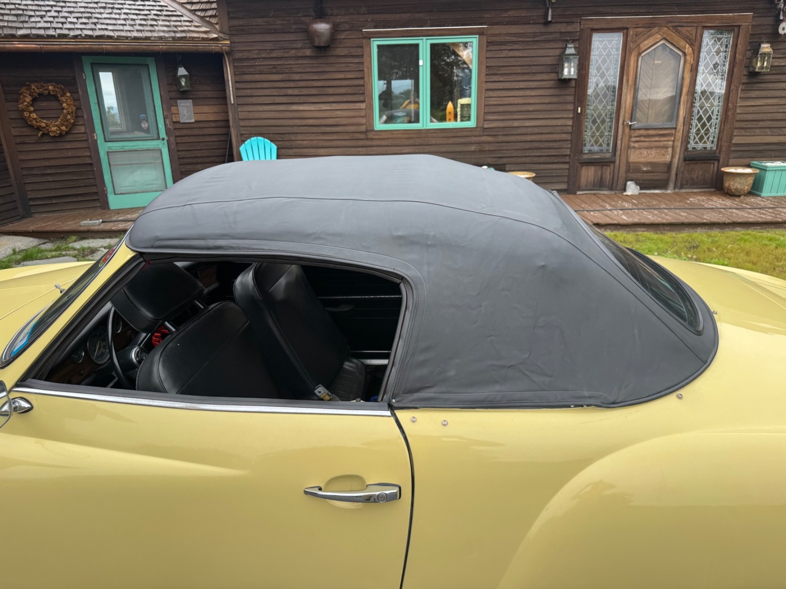 Volkswagen-Karmann-Ghia-1970-Convertible-10
