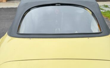 Volkswagen-Karmann-Ghia-1970-Convertible-11