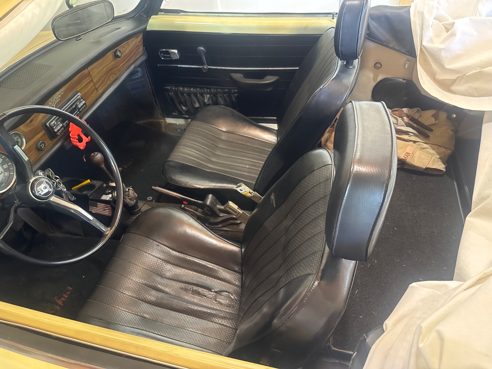 Volkswagen-Karmann-Ghia-1970-Convertible-5