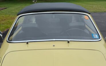 Volkswagen-Karmann-Ghia-1970-Convertible-8