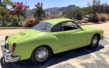 Volkswagen-Karmann-Ghia-1973-Coupe-10