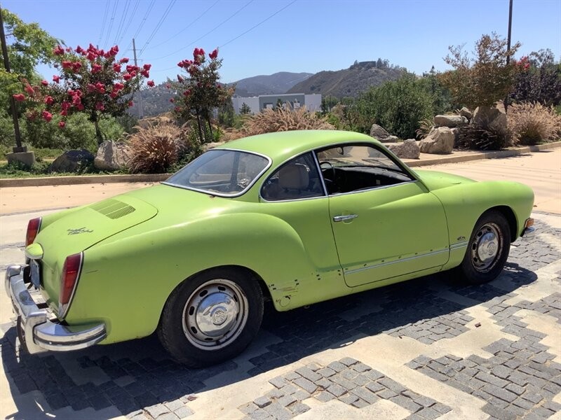 Volkswagen-Karmann-Ghia-1973-Coupe-10