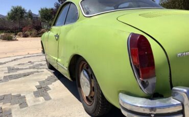 Volkswagen-Karmann-Ghia-1973-Coupe-13