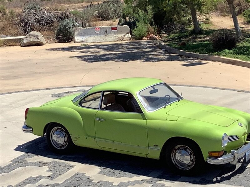 Volkswagen-Karmann-Ghia-1973-Coupe-17