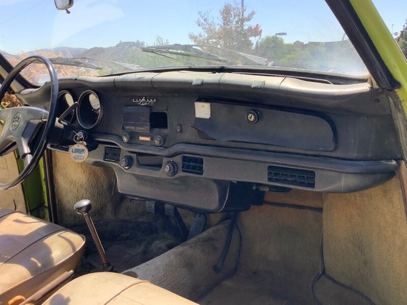 Volkswagen-Karmann-Ghia-1973-Coupe-21